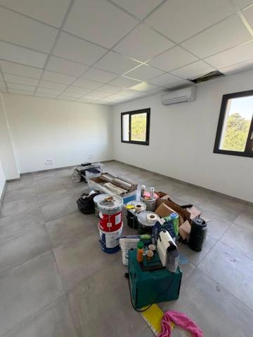 Location                                                      Bureau
                        
                     1 pièces                      25 m2                     à Velaux