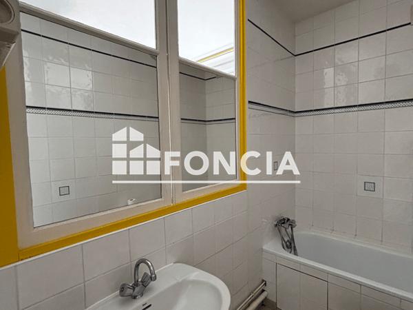 Location Studio 34 m² - 25 AVENUE DU VERCORS Fontaine 38600