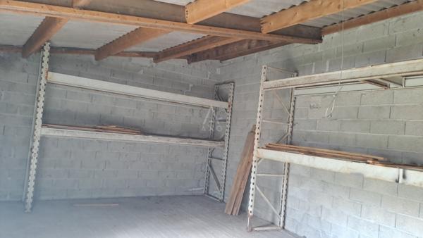 Proche mairie de l'Isle d'Espagnac garage double