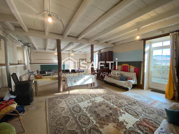 Maison de caractère, elle n’attend plus que vous.