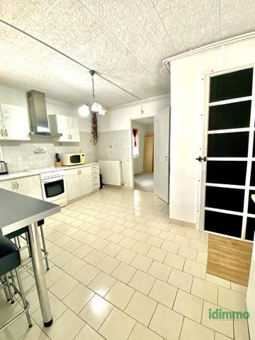 Magnifique maison de 171 m2 avec 822 m2 de terrain , idéal pour investisseur ou famille à Annonay... Annonay (07100)