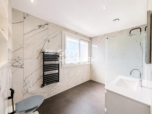 MAISON À VENDRE DE 7 PIÈCES DE 151,00 M²
