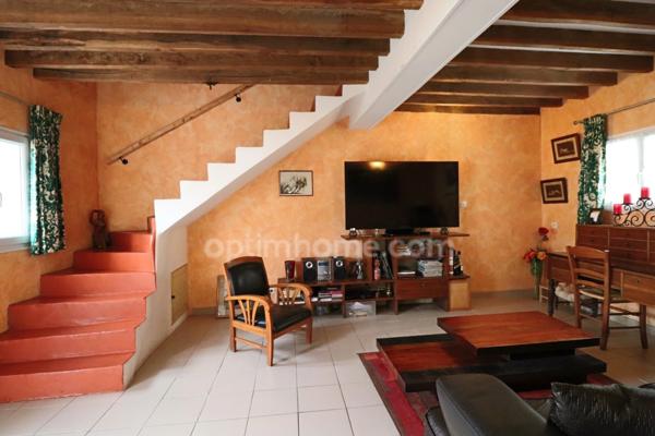 Maison 9 pièces avec jardin, garage et dépendance