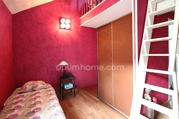 Maison 9 pièces avec jardin, garage et dépendance