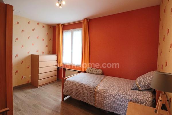 Maison 9 pièces avec jardin, garage et dépendance