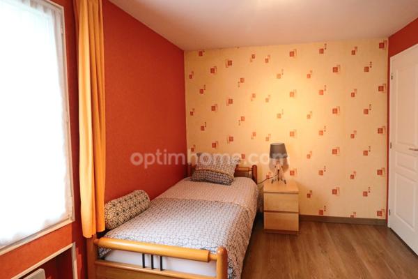 Maison 9 pièces avec jardin, garage et dépendance