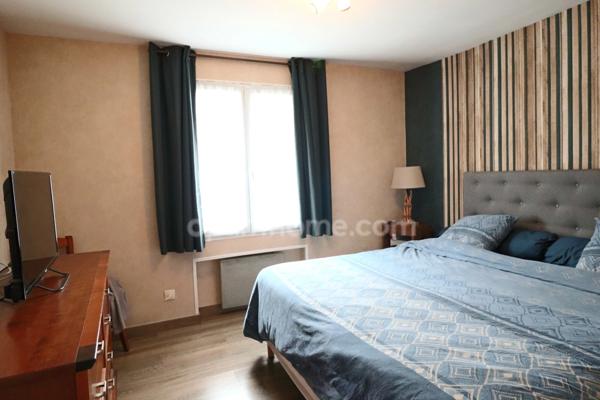 Maison 9 pièces avec jardin, garage et dépendance