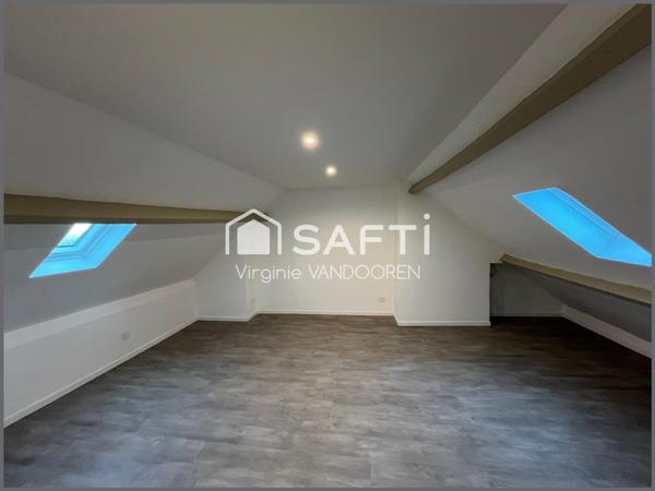 Maison mitoyenne offrant 4 chambres, une terrasse et un jardin