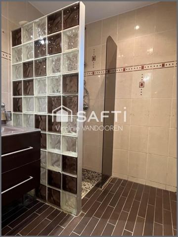 Maison mitoyenne offrant 4 chambres, une terrasse et un jardin