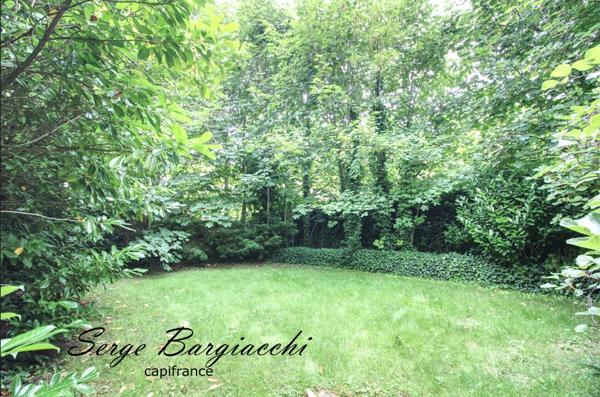 Spacieux T4 de 134 m² avec jardin et parking – Centre de Douai