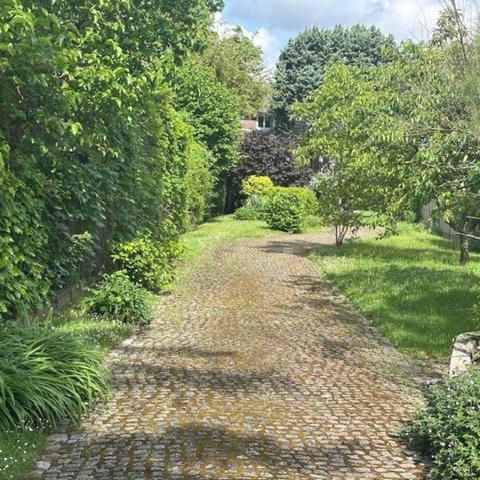 GRANDE MAISON DE FAMILIALE IDEALEMEMENT PLACEE