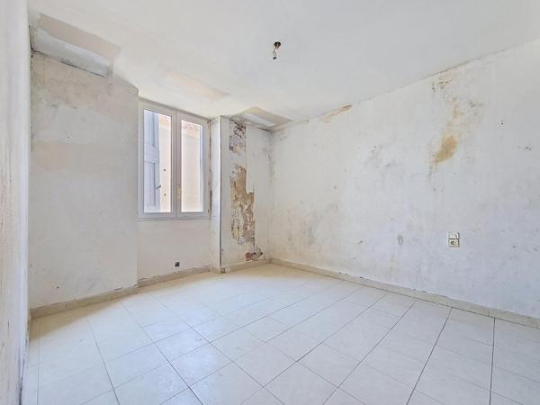 Un duplex avec terrasse et vue dégagée, offrant de beaux volumes en plein cœur de Bédarieux.