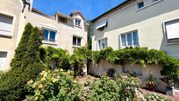 Rare à la vente Maison dans le Village d'Evry