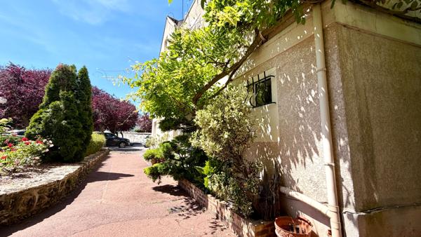 Rare à la vente Maison dans le Village d'Evry