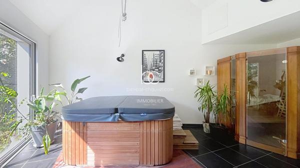THEIX NOYALO Maison 9 pièces 172 m²