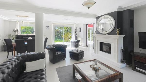 THEIX NOYALO Maison 9 pièces 172 m²