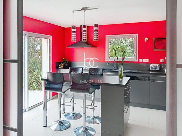 THEIX NOYALO Maison 9 pièces 172 m²