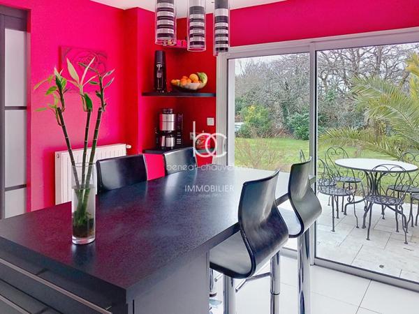 THEIX NOYALO Maison 9 pièces 172 m²
