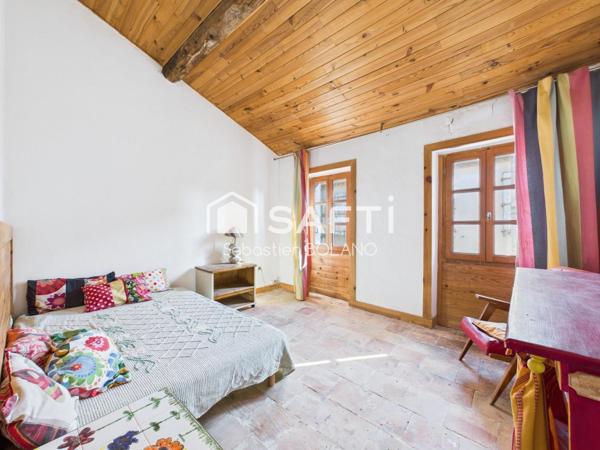 Maison de village à rénover avec garage Sigean.