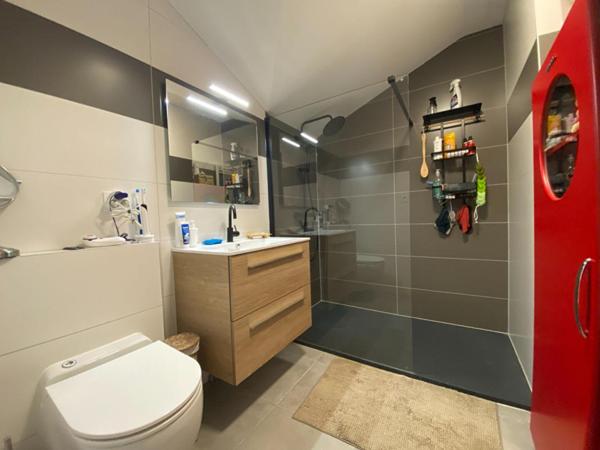 Exclusivité Appartement T5 dernier étage terrasses garage et stationnement ( 74200)