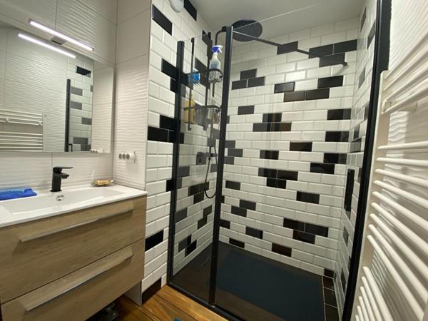 Exclusivité Appartement T5 dernier étage terrasses garage et stationnement ( 74200)