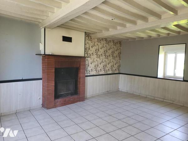 PIERRES Maison ancienne à rénover sur terrain de 5300 m²