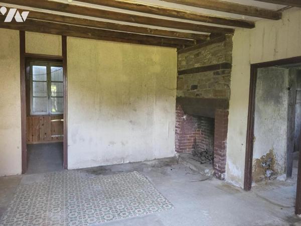 PIERRES Maison ancienne à rénover sur terrain de 5300 m²