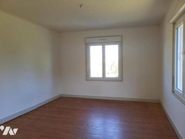 PIERRES Maison ancienne à rénover sur terrain de 5300 m²