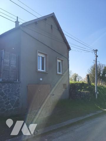 PIERRES Maison ancienne à rénover sur terrain de 5300 m²