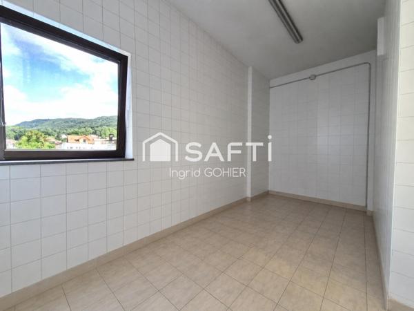IMMEUBLE DE RAPPORT–COMMERCE, HABITATION, GARAGES