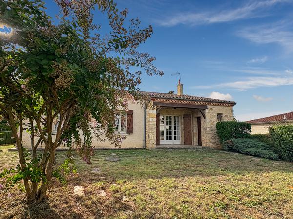 A VENDRE - Maison familiale de caractère de 185 m² avec grand garage, proche des commodités