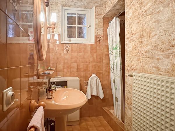 A VENDRE - Maison familiale de caractère de 185 m² avec grand garage, proche des commodités