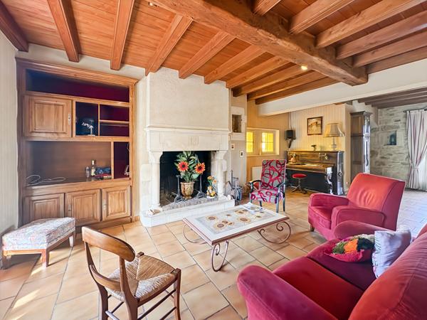 A VENDRE - Maison familiale de caractère de 185 m² avec grand garage, proche des commodités