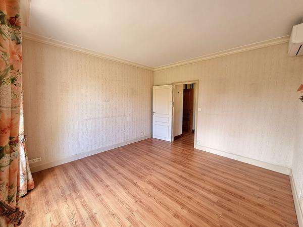 Maison Chateauneuf Sur Sarthe 7 pièce(s) 230 m2