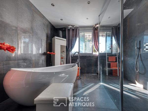 Maison familiale rénovée au coeur de la ville avec piscine