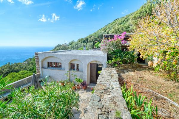 Vente propriété Centuri - Hameau de Cannelle T4 147 m²  avec terrain 5825 m² avec vue mer