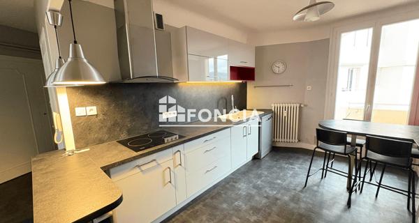 Location Appartement 4 pièces 101 m² - Clermont-ferrand 63000