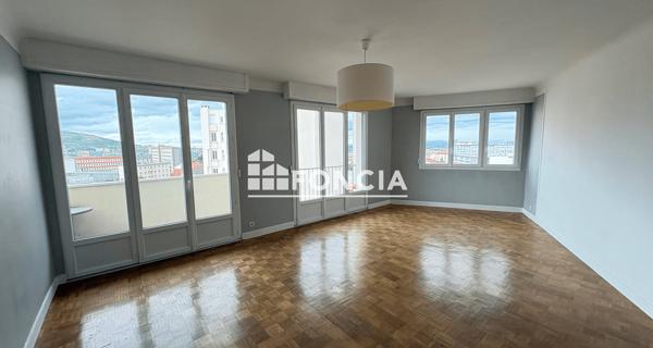 Location Appartement 4 pièces 101 m² - Clermont-ferrand 63000