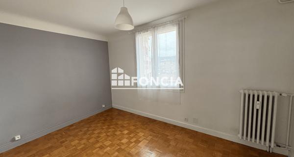 Location Appartement 4 pièces 101 m² - Clermont-ferrand 63000