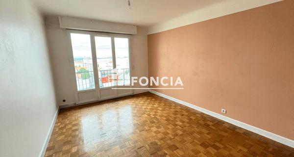 Location Appartement 4 pièces 101 m² - Clermont-ferrand 63000