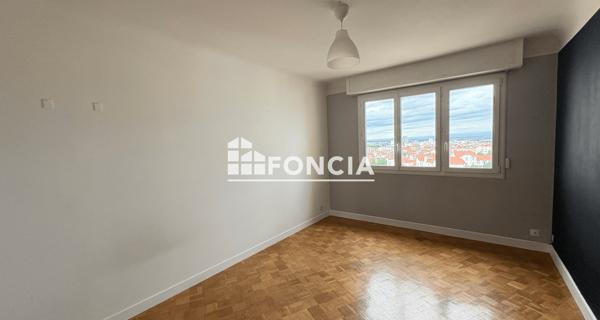 Location Appartement 4 pièces 101 m² - Clermont-ferrand 63000
