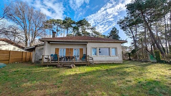 RARE à la VENTE - Emplacement Exceptionnel en première ligne sur le Bassin!!!