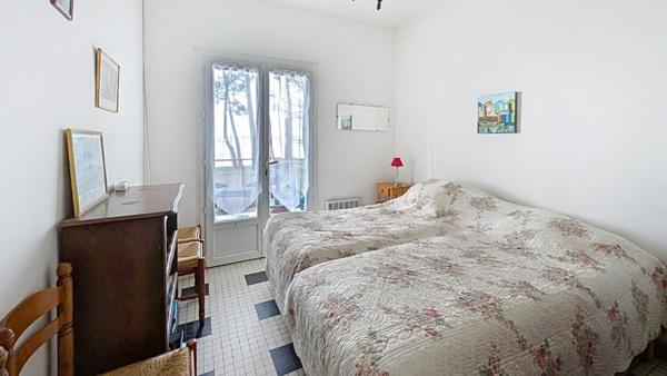 RARE à la VENTE - Emplacement Exceptionnel en première ligne sur le Bassin!!!