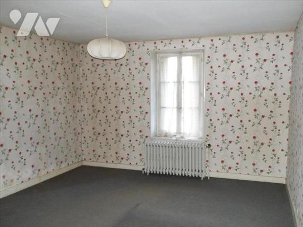 CLUGNAT (23) CREUSE, A vendre une maison de village à rénover de 113 m² hab. et diverses dépend...