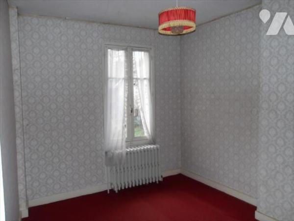 CLUGNAT (23) CREUSE, A vendre une maison de village à rénover de 113 m² hab. et diverses dépend...