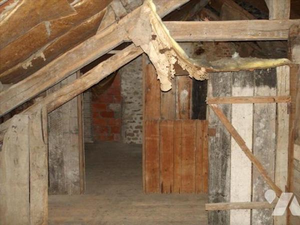 CLUGNAT (23) CREUSE, A vendre une maison de village à rénover de 113 m² hab. et diverses dépend...