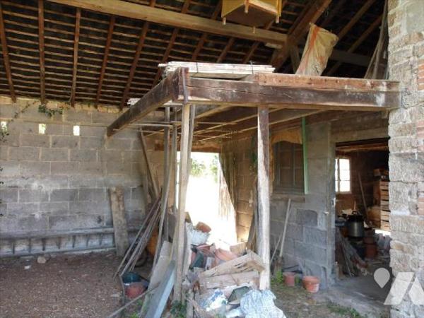 CLUGNAT (23) CREUSE, A vendre une maison de village à rénover de 113 m² hab. et diverses dépend...
