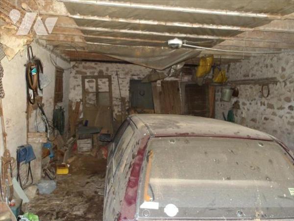 CLUGNAT (23) CREUSE, A vendre une maison de village à rénover de 113 m² hab. et diverses dépend...