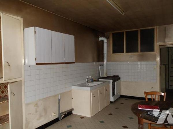 CLUGNAT (23) CREUSE, A vendre une maison de village à rénover de 113 m² hab. et diverses dépend...