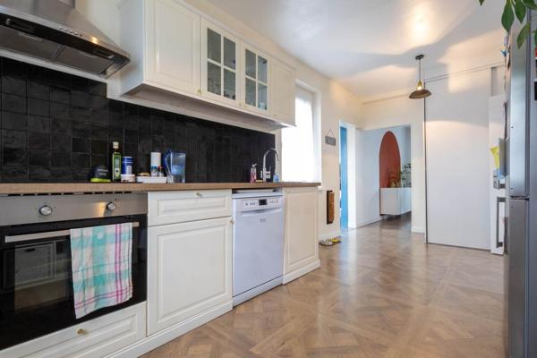 Maison 138 m², 5 chambres, cour, jardin et dépendance